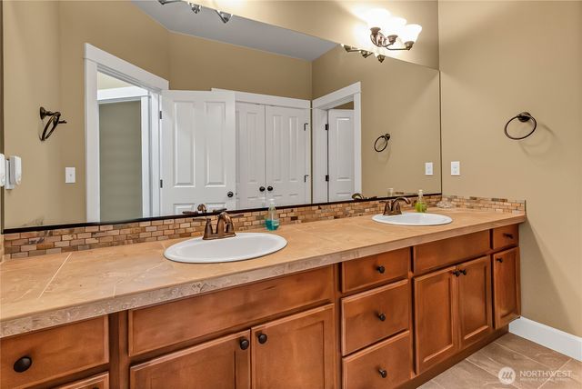 9440 Piperhill Drive SE, Olympia, WA 98513