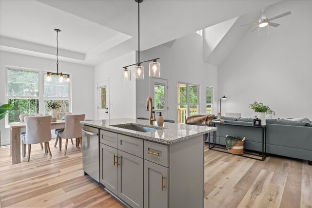 9046 Carolyn Way, Bon Aqua, TN 37025
