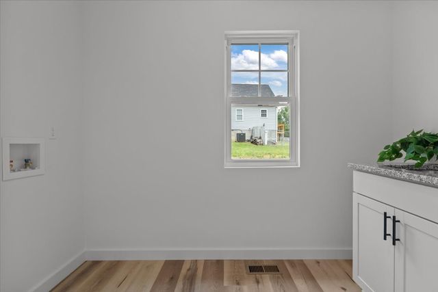 9046 Carolyn Way, Bon Aqua, TN 37025