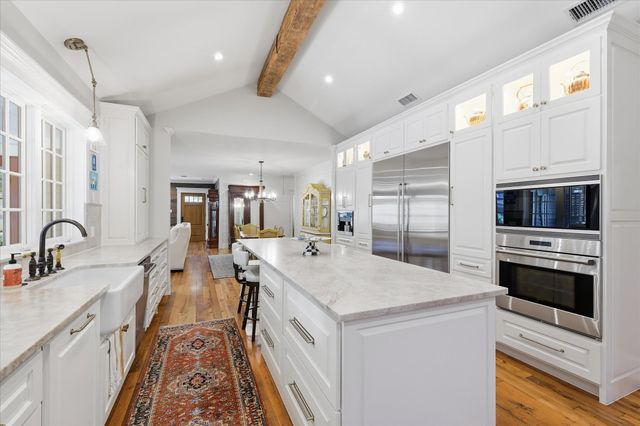 426 E Texas Street, Grapevine, TX 76051
