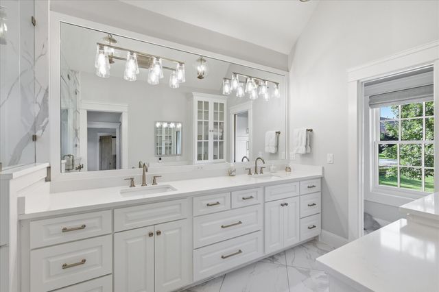 426 E Texas Street, Grapevine, TX 76051