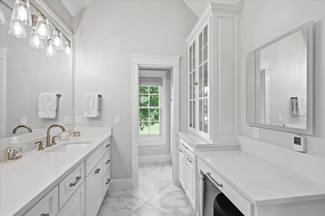 426 E Texas Street, Grapevine, TX 76051