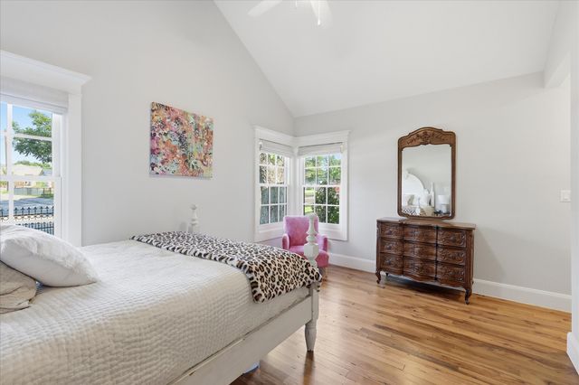 426 E Texas Street, Grapevine, TX 76051