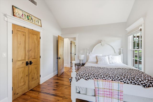 426 E Texas Street, Grapevine, TX 76051