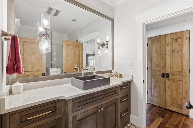 426 E Texas Street, Grapevine, TX 76051