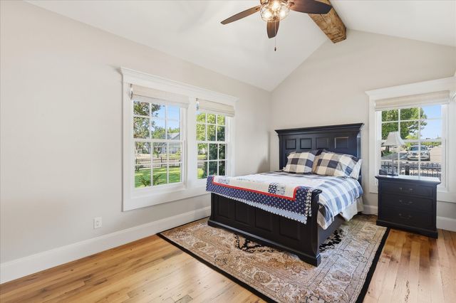 426 E Texas Street, Grapevine, TX 76051