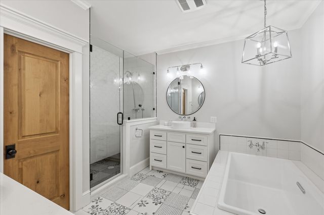 426 E Texas Street, Grapevine, TX 76051