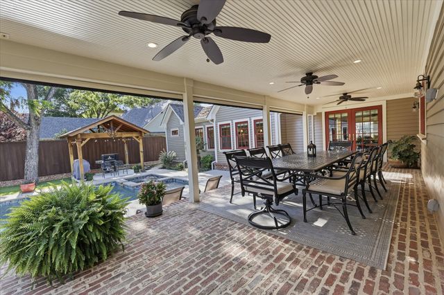 426 E Texas Street, Grapevine, TX 76051