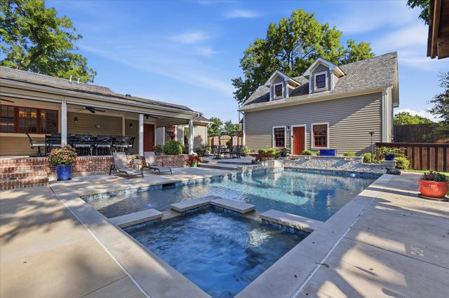 426 E Texas Street, Grapevine, TX 76051