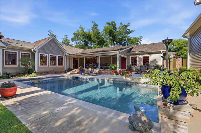 426 E Texas Street, Grapevine, TX 76051