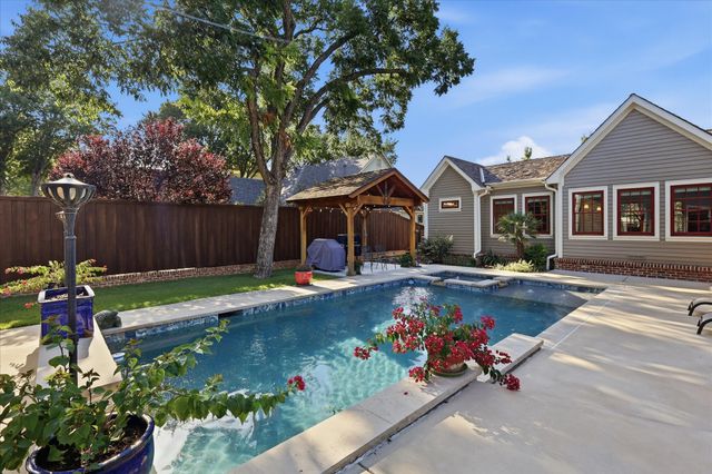 426 E Texas Street, Grapevine, TX 76051