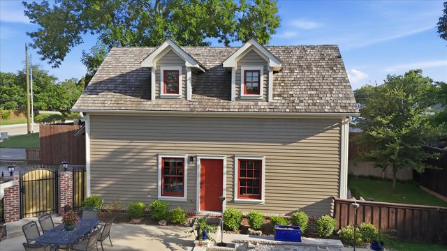 426 E Texas Street, Grapevine, TX 76051