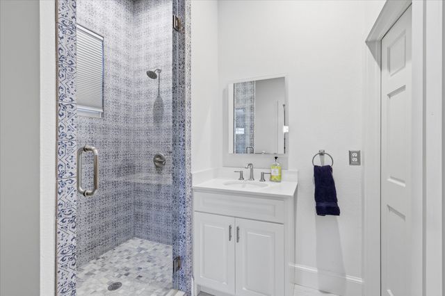426 E Texas Street, Grapevine, TX 76051
