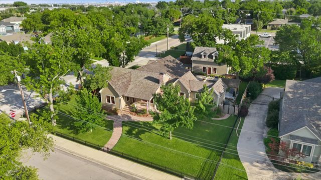 426 E Texas Street, Grapevine, TX 76051