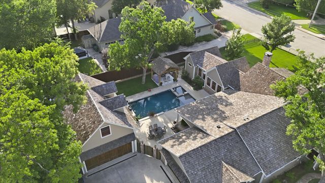 426 E Texas Street, Grapevine, TX 76051