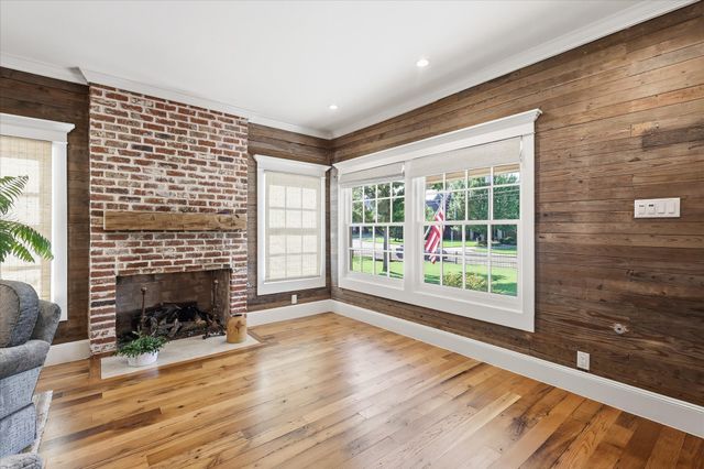 426 E Texas Street, Grapevine, TX 76051