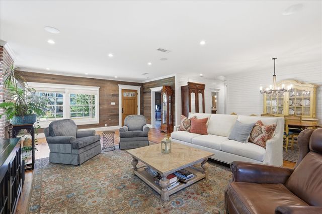 426 E Texas Street, Grapevine, TX 76051