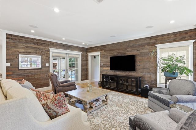 426 E Texas Street, Grapevine, TX 76051