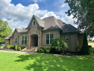 2976 Rossview Rd, Clarksville, TN 37043