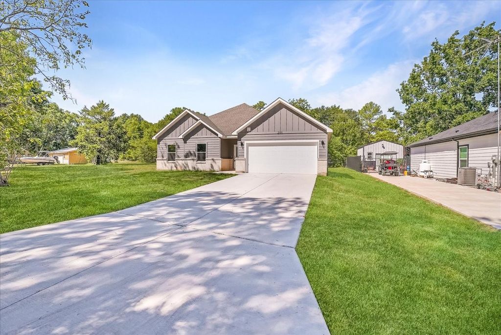 200 Harris Harbor, East Tawakoni, TX 75472