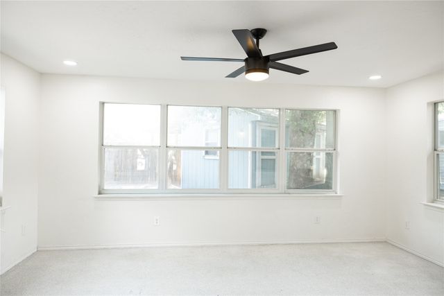 805 Lynn Court, Ennis, TX 75119