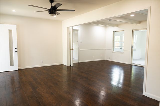 805 Lynn Court, Ennis, TX 75119
