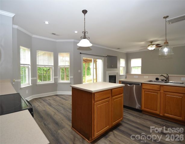 5842 Shining Oak Lane, Charlotte, NC 28269