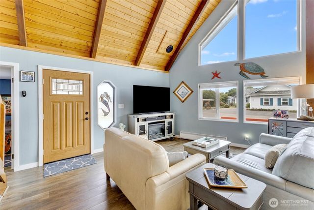 331 Harbor View Loop SE, Ocean Shores, WA 98569