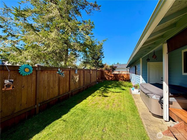 331 Harbor View Loop SE, Ocean Shores, WA 98569