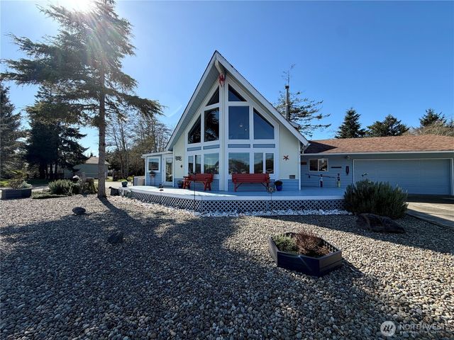331 Harbor View Loop SE, Ocean Shores, WA 98569