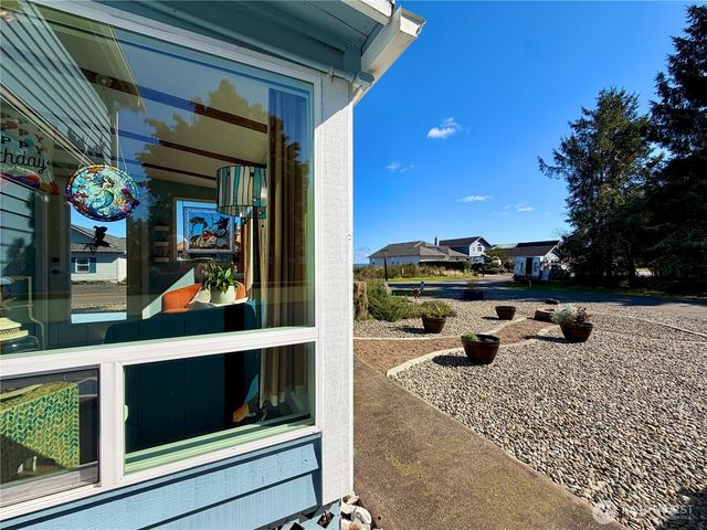331 Harbor View Loop SE, Ocean Shores, WA 98569