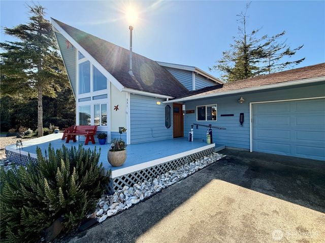 331 Harbor View Loop SE, Ocean Shores, WA 98569