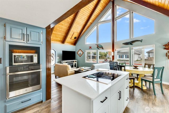 331 Harbor View Loop SE, Ocean Shores, WA 98569