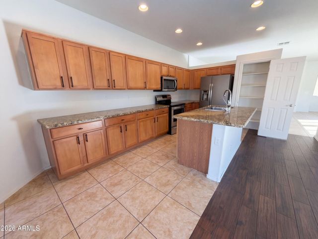 25852 W LYNNE Lane, Buckeye, AZ 85326