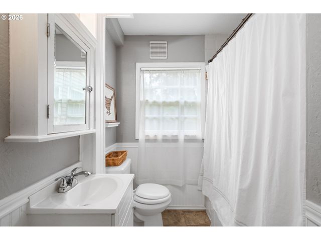 705 Nw 41ST St, Vancouver, WA 98660