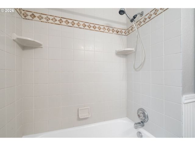 705 Nw 41ST St, Vancouver, WA 98660