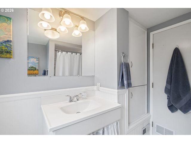 705 Nw 41ST St, Vancouver, WA 98660