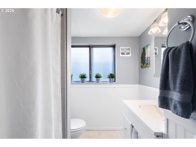 705 Nw 41ST St, Vancouver, WA 98660