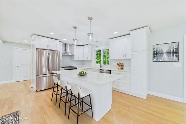 3 Crystal Spring Rd, Mattapoisett, MA 02739
