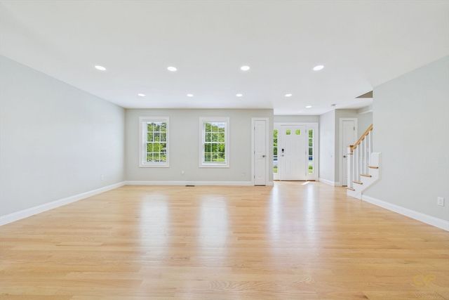 3 Crystal Spring Rd, Mattapoisett, MA 02739