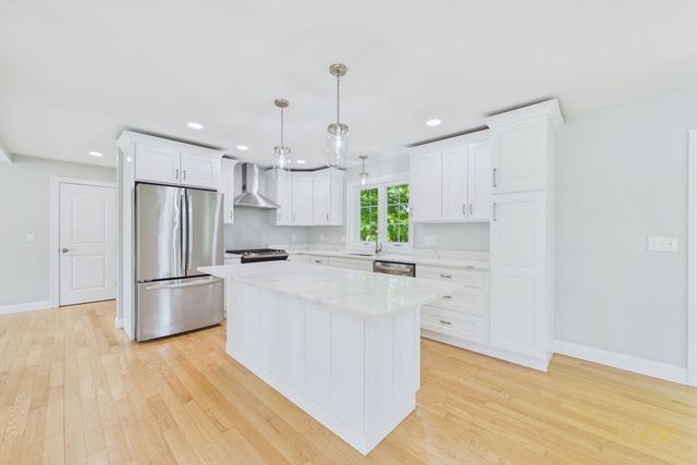 3 Crystal Spring Rd, Mattapoisett, MA 02739
