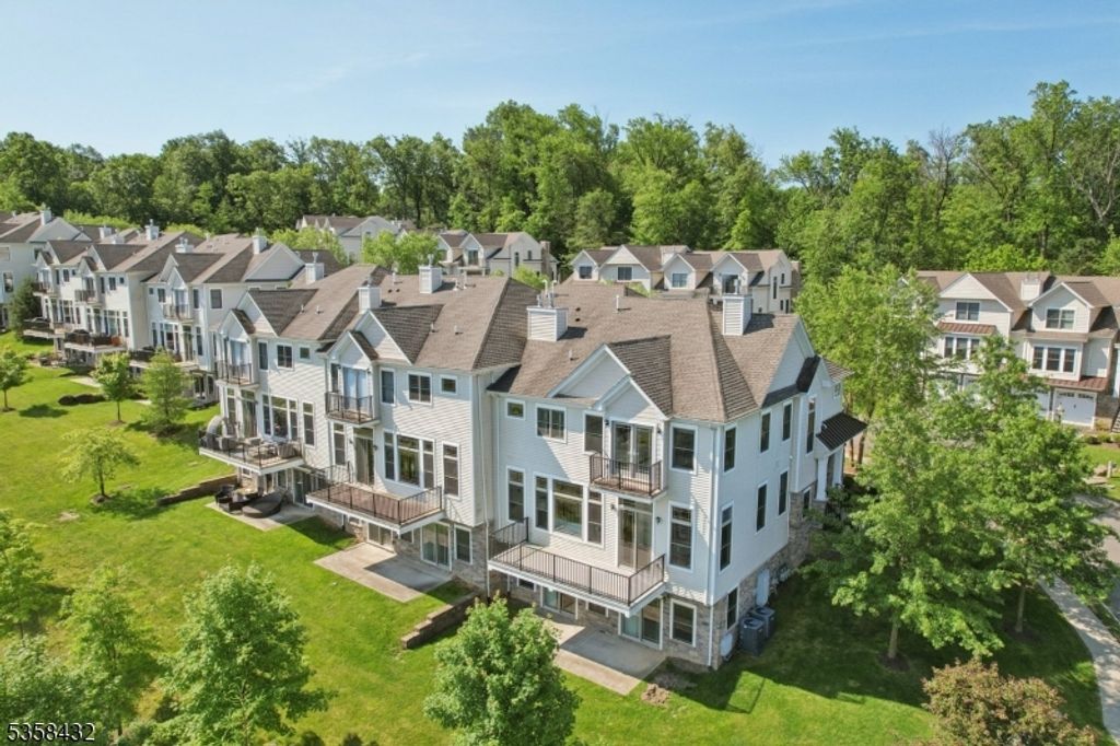 19 Summit Dr, North Caldwell Boro, NJ 07006