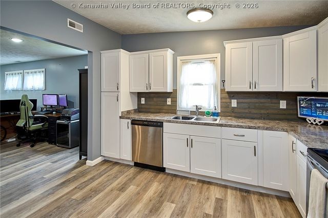 206 Kentucky Avenue, St Albans, WV 25177