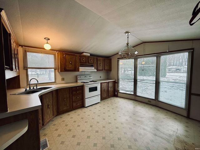 6798 E Rest-A-While Lane, Monticello, IN 47960