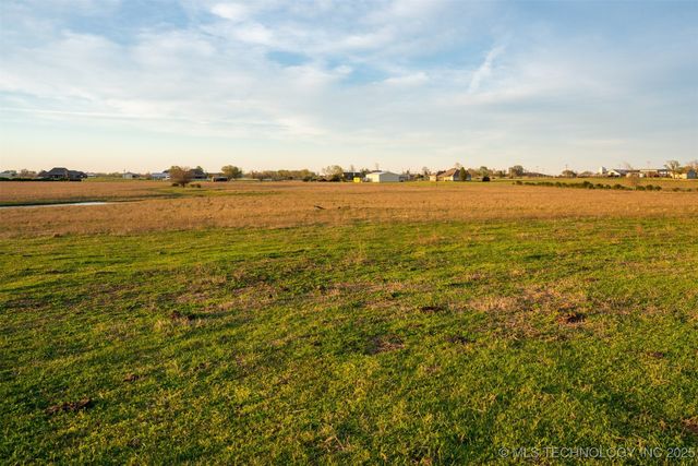 1 S 270 Road, Wagoner, OK 74467
