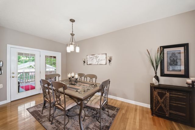 221 Allen Dr, Greenbrier, TN 37073