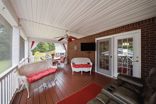221 Allen Dr, Greenbrier, TN 37073