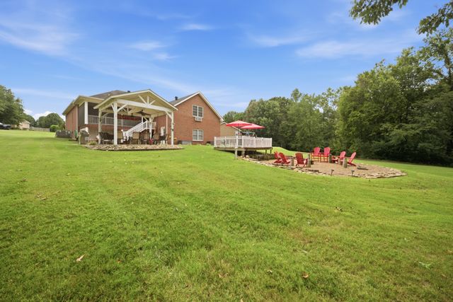 221 Allen Dr, Greenbrier, TN 37073