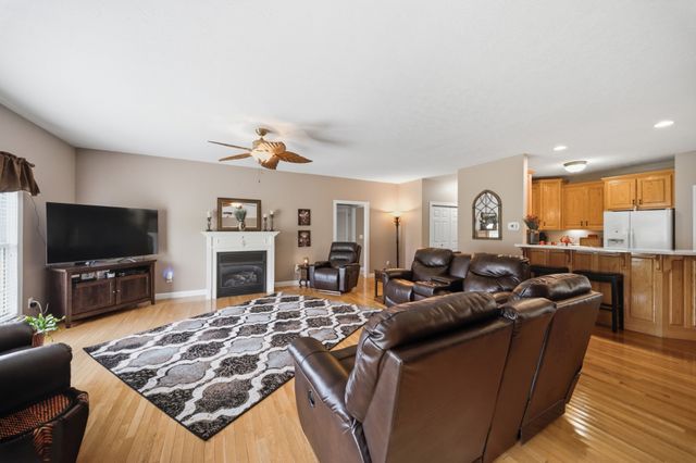 221 Allen Dr, Greenbrier, TN 37073