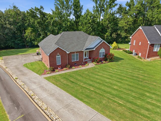 221 Allen Dr, Greenbrier, TN 37073
